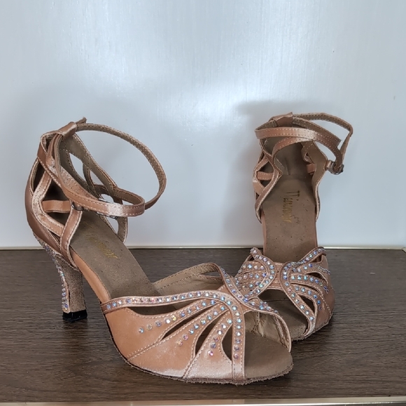 Nude Heels with Ankle Strap - Picture 1 of 9